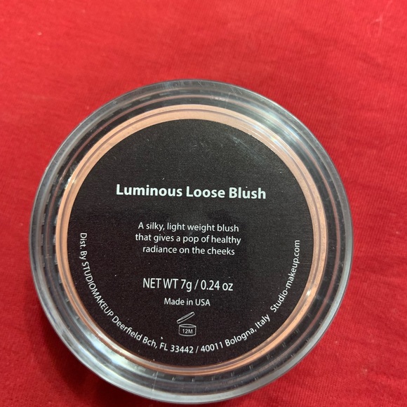 Studio Makeup blush - Picture 2 of 3